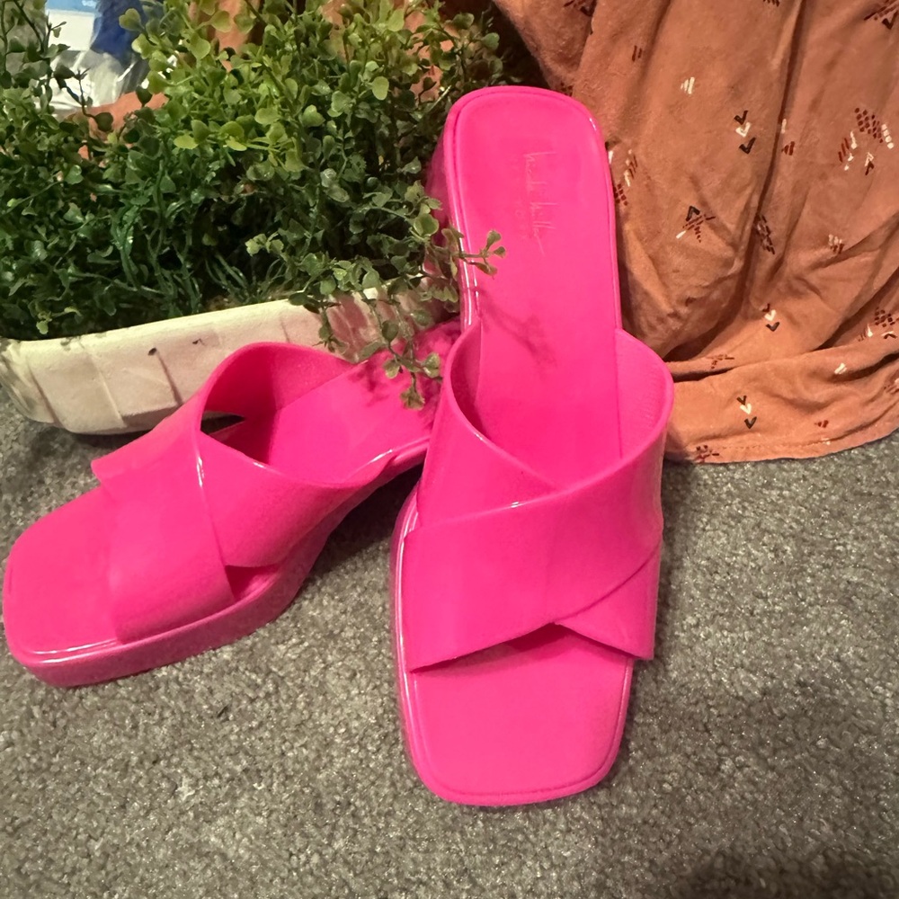 Vibrant Fuchsia Women's Mules
